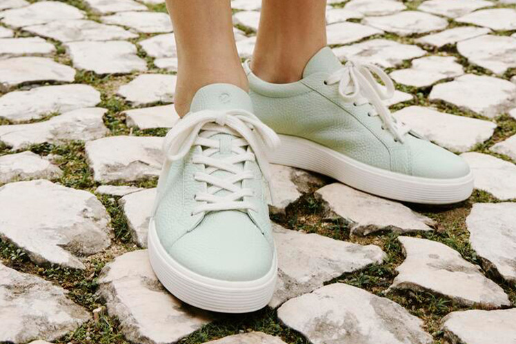 Buy Walking Shoes for Women Online - Metro Shoes